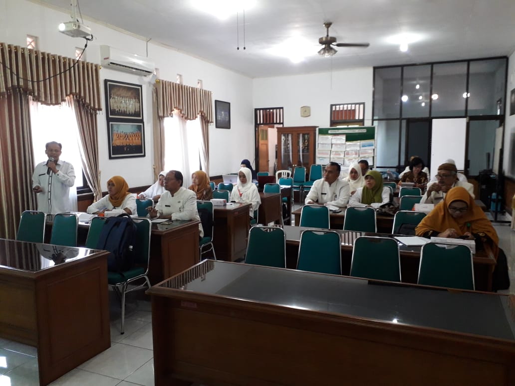 Diseminasi Informasi Kegiatan Analisis Dampak Faktor Risiko Penyakit Berpotensi KLB di Lingkungan Sekolah di Kota Surakarta Tahun 2018