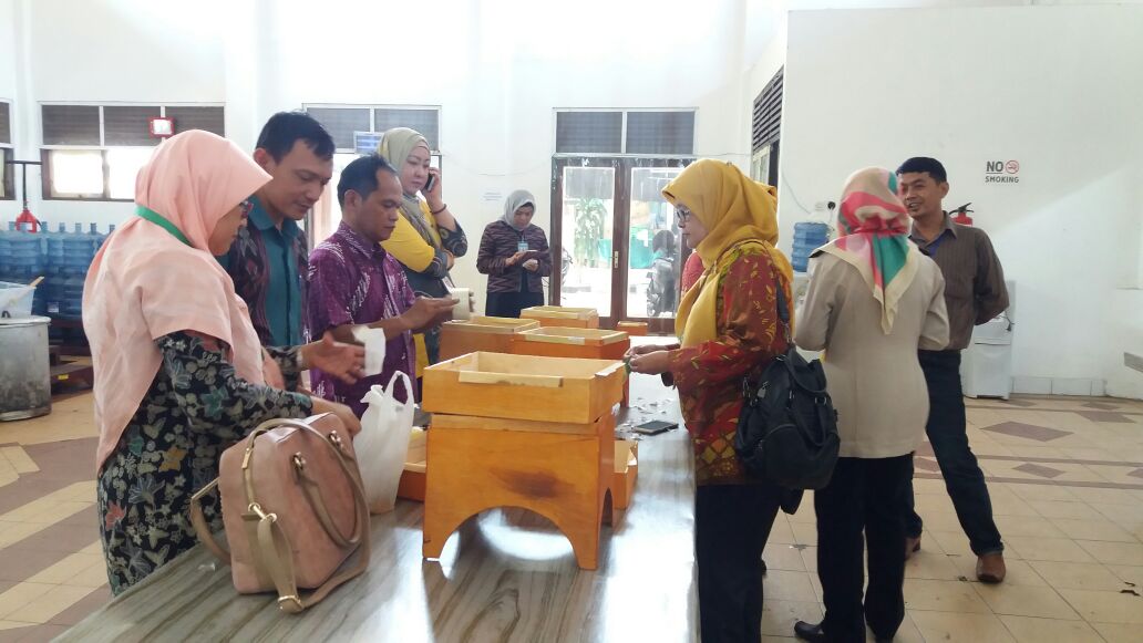 Supervisi Pengambilan Sampel dalam rangka Surveilans Faktor Risiko Penyakit di Lingkungan Asrama Haji Donohudan Kabupaten Boyolali
