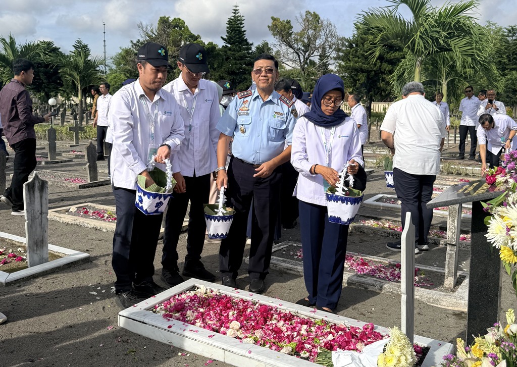 Upacara Ziarah Kubur dan Tabur Bunga Hari Kesehatan Nasional Ke-61 Tahun 2025