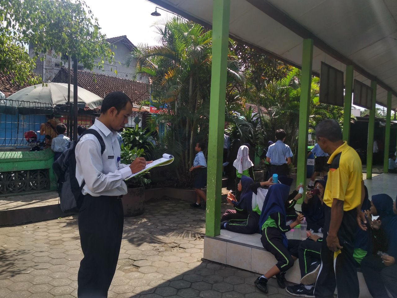 Pengambilan Data Lingkungan Kegiatan Analisis Dampak Faktor Risiko Penyakit Berpotensi KLB di Lingkungan Sekolah di Kabupaten Sleman Tahun 2019