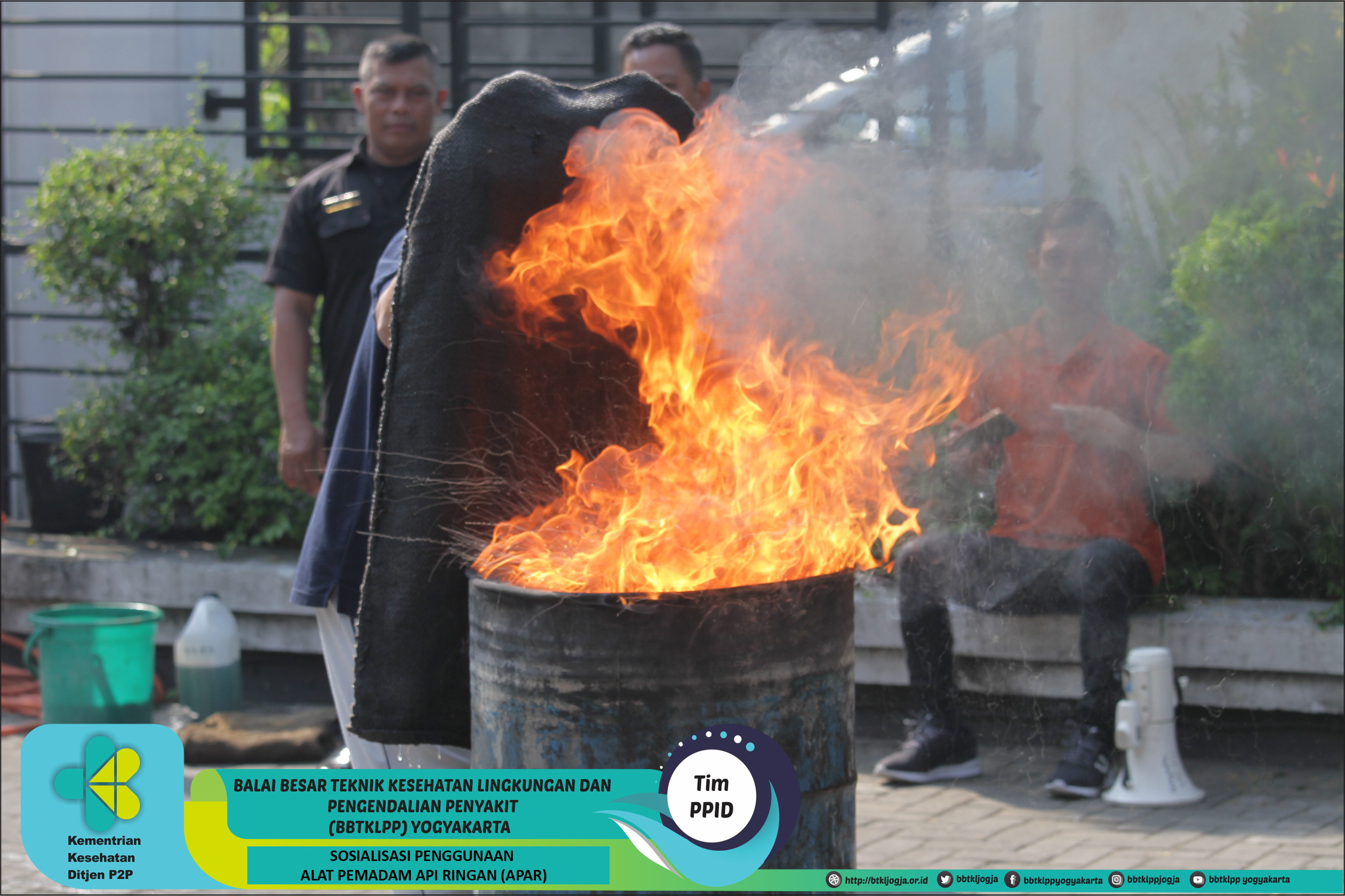 Sosialisasi Penggunaan Alat Pemadam Api Ringan (APAR)
